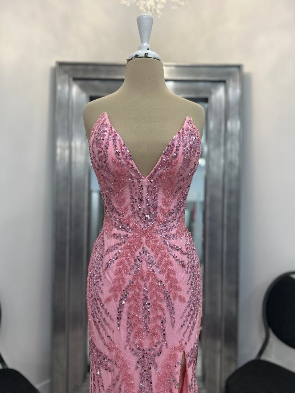 Primavera Couture Candy Pink Beaded Gown – Size 4 – New Store Stock - Picture 4 of 7